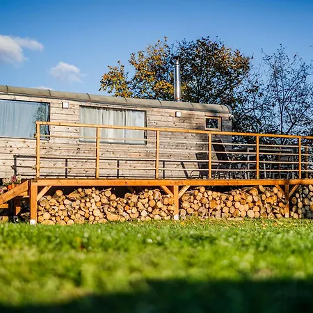 Glamping Maringotka Máňa * Tvrdkov