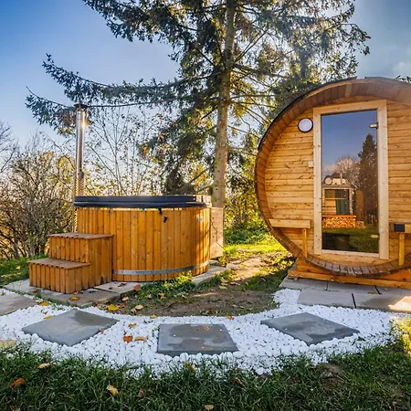 Camping Glamping Maringotka Máňa *