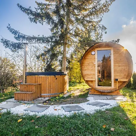 Kamp alanı Glamping Maringotka Mana *