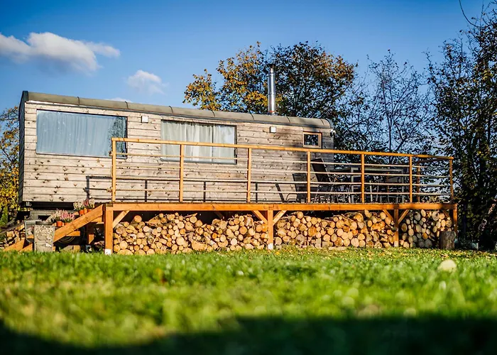 Glamping Maringotka Máňa * Tvrdkov